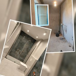 Piotr Szymański Moment - Fotografia przedstawia zestawienie dwóch ujęć łazienki: jedno w trakcie remontu z surowymi ścianami i otwartym oknem, drugie po zakończeniu prac z kabiną prysznicową, toaletą i punktowym oświetleniem.