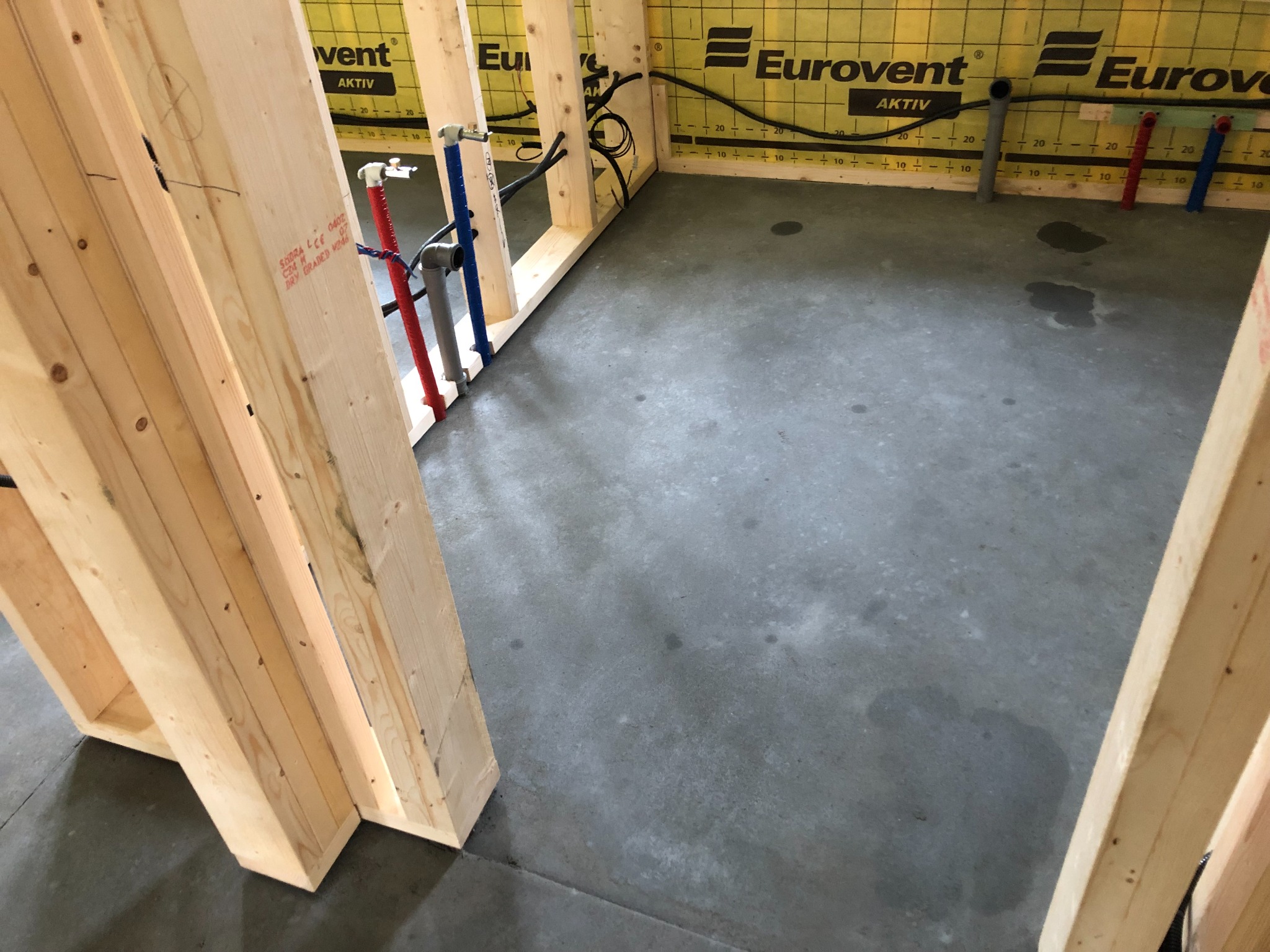 Wnętrze domu, jeszcze surowe