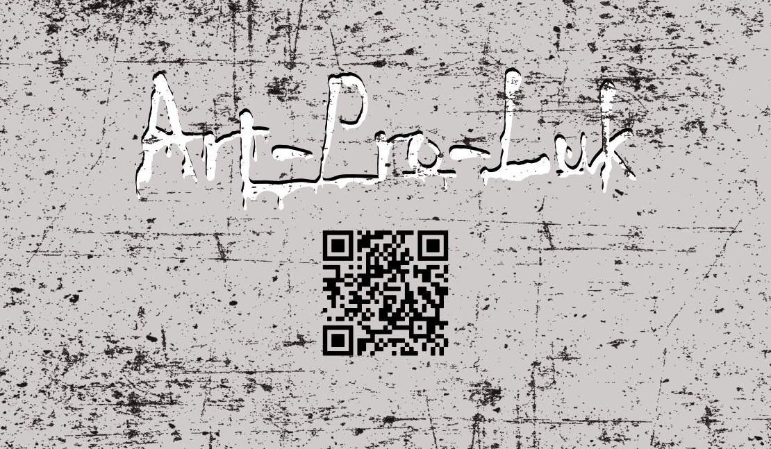 Grafika przedstawia napis 'Art-Pro-Look' wykonany w stylu graffiti, umieszczony nad kodem QR na tle szarej, teksturowanej ściany z efektem zarysowań i uszkodzeń.