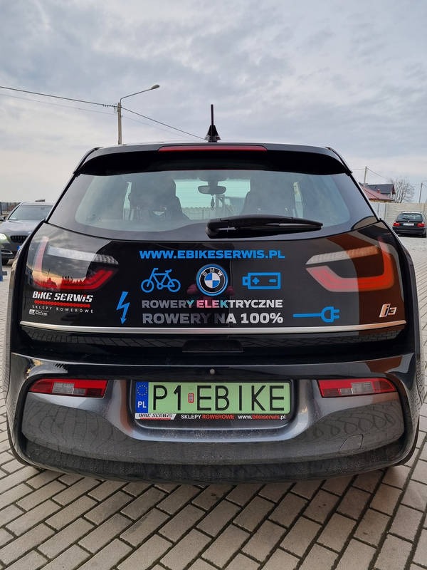 Realizacja projektu naklejki na samochód dla Bike Serwis