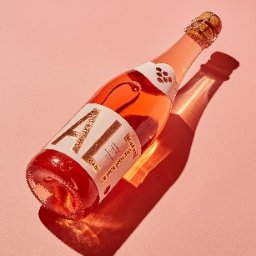 Bezalkoholowe wino musujące ALT Drinks.
https://beztrosko.pl/collections/alt-drinks