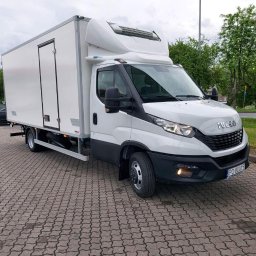 Iveco 50 
Z agregatem chłodzącym 
Winda załadowcza do 1 tony 