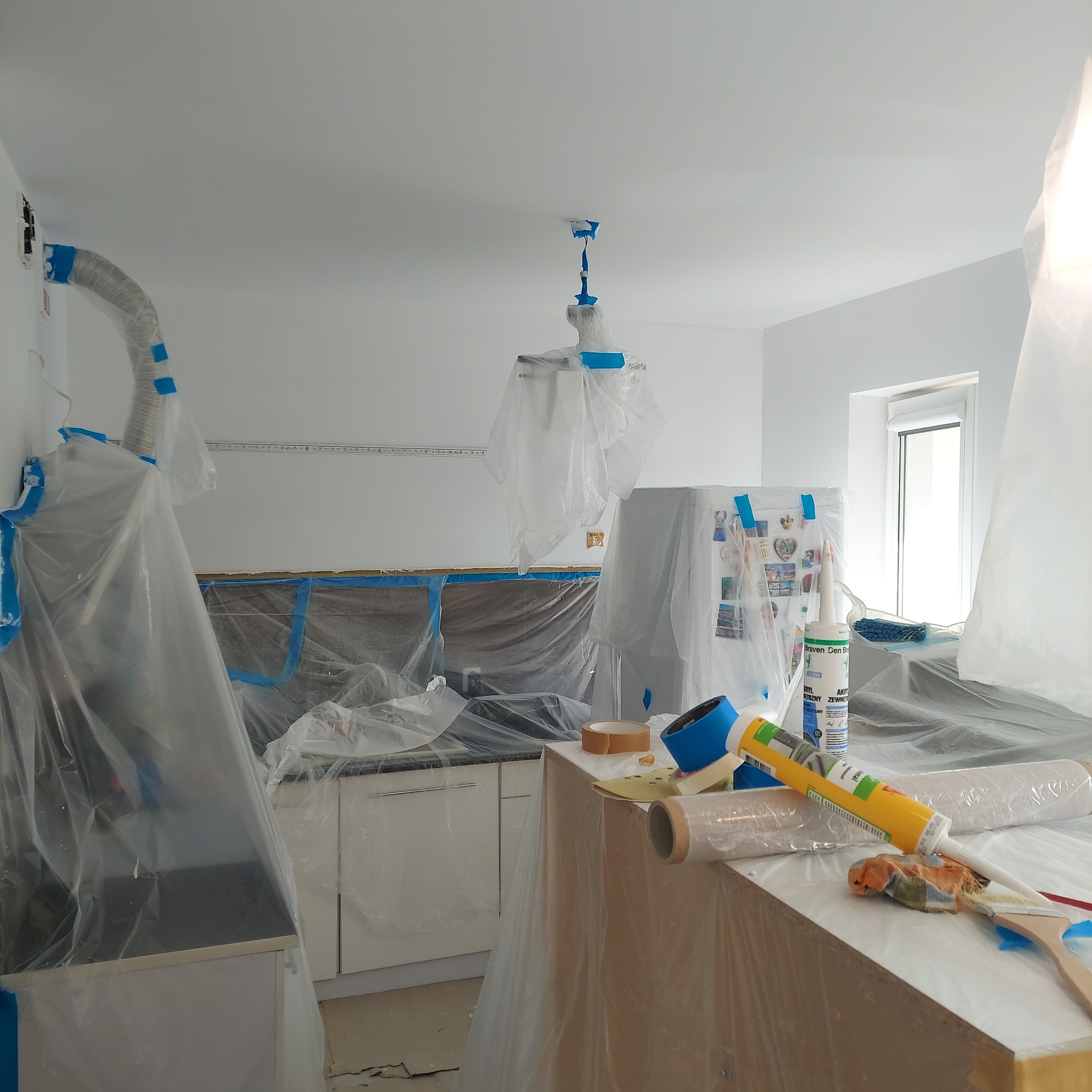 Zabezpieczenie mebli i kompleksowe malowanie mieszkania