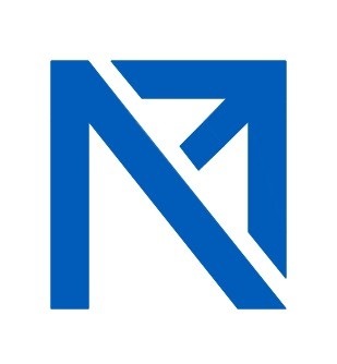 Niebieskie logo w kształcie stylizowanej litery M z wkomponowaną strzałką skierowaną w górę, na białym tle.