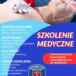 RATOWNICTWO MEDYCZNE PAWEŁ RAJCHEL - Szkolenie medyczne: manekin do resuscytacji, ręce w rękawiczkach wykonujące masaż serca, zakres szkolenia, kontakt do ratownika medycznego. Teoria i praktyka.