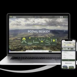 Laptop i smartfon wyświetlające stronę internetową i aplikację mobilną 'Poznaj Beskidy' na czarnym tle ze strzałką wskazującą wzrost.