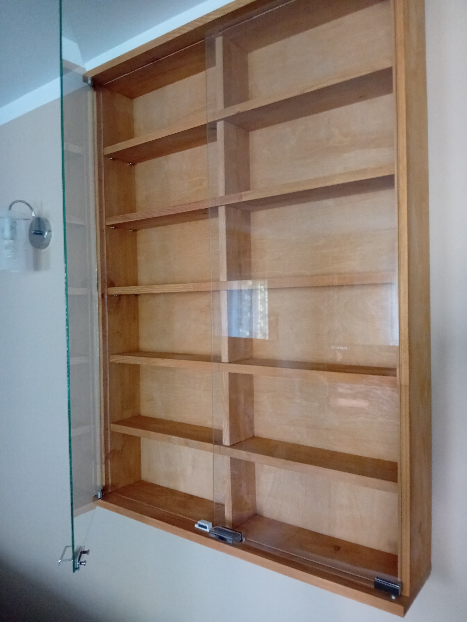 Podświetlana ledami witryna.