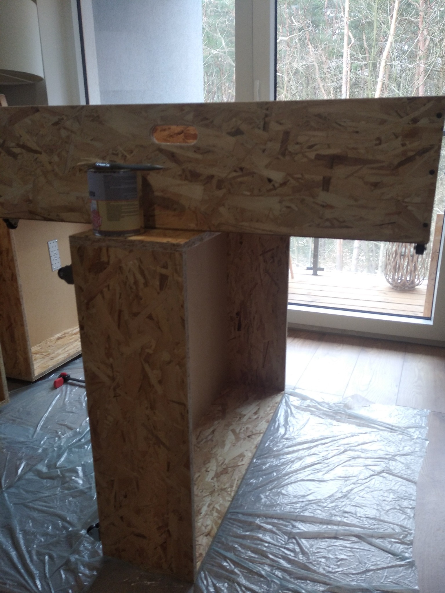 Uniwersalne i pojemne szuflady na kółkach pod łóżko.