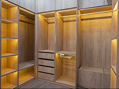 Zabudowa garderoby dostosowana do wymagań i potrzeb klienta.