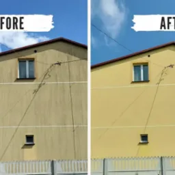 Porównanie stanu elewacji budynku przed i po czyszczeniu; po lewej stronie widoczny brudny, żółty budynek, a po prawej odnowiona, czysta elewacja w jaśniejszym odcieniu żółci, z widocznymi dwoma...