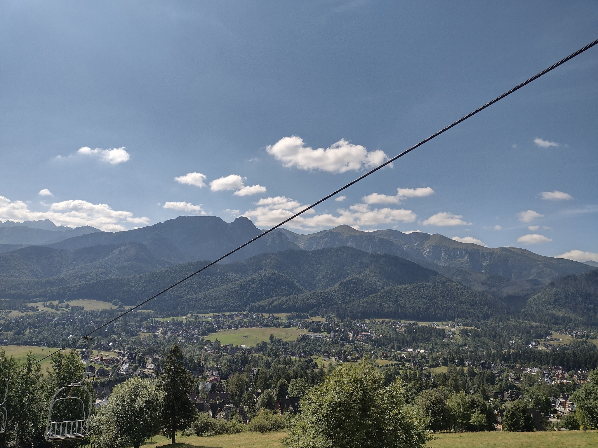 Podejmę się sprzątania domu ,mycia okien czy drobnych prac ogrodowych jednorazowo lub na stałe .