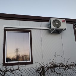 SYSTEMUS SP. Z O. O. - Montaż klimatyzacji w budynku z płyty warstwowej.