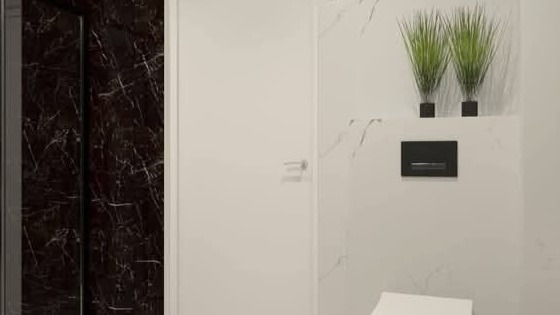 Nowoczesna łazienka z kabiną prysznicową w ciemnym marmurze, białe płytki imitujące marmur, minimalistyczna armatura i dekoracyjne rośliny w czarnych doniczkach.