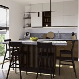 Nowoczesna kuchnia z wyspą, czarnymi hokerami i frontami szafek w odcieniach bieli i drewna, oświetlona podłużną lampą wiszącą.