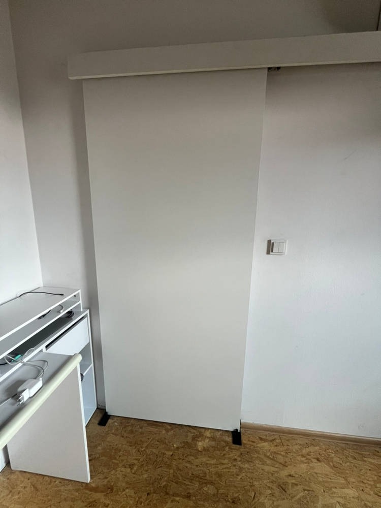 Wykonujemy na zamówienie drzwi przesuwne z płyty meblowej.