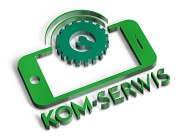 Zielone logo serwisu komputerowego w kształcie smartfona z zębatką i napisem 'KOM-SERWIS'.