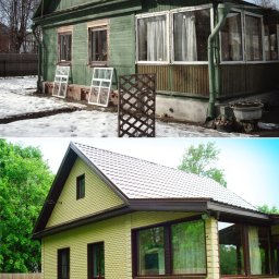 Sh&K - Porównanie domu przed i po remoncie: od zielonego, drewnianego budynku z brązowym dachem i starymi oknami, do żółtego domu z nową elewacją, białym dachem i nowymi oknami. Na dole zdjęcia widoczny...