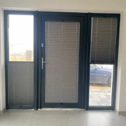 Rolety plisowane, zasłonięcie okien w różnej konfiguracji