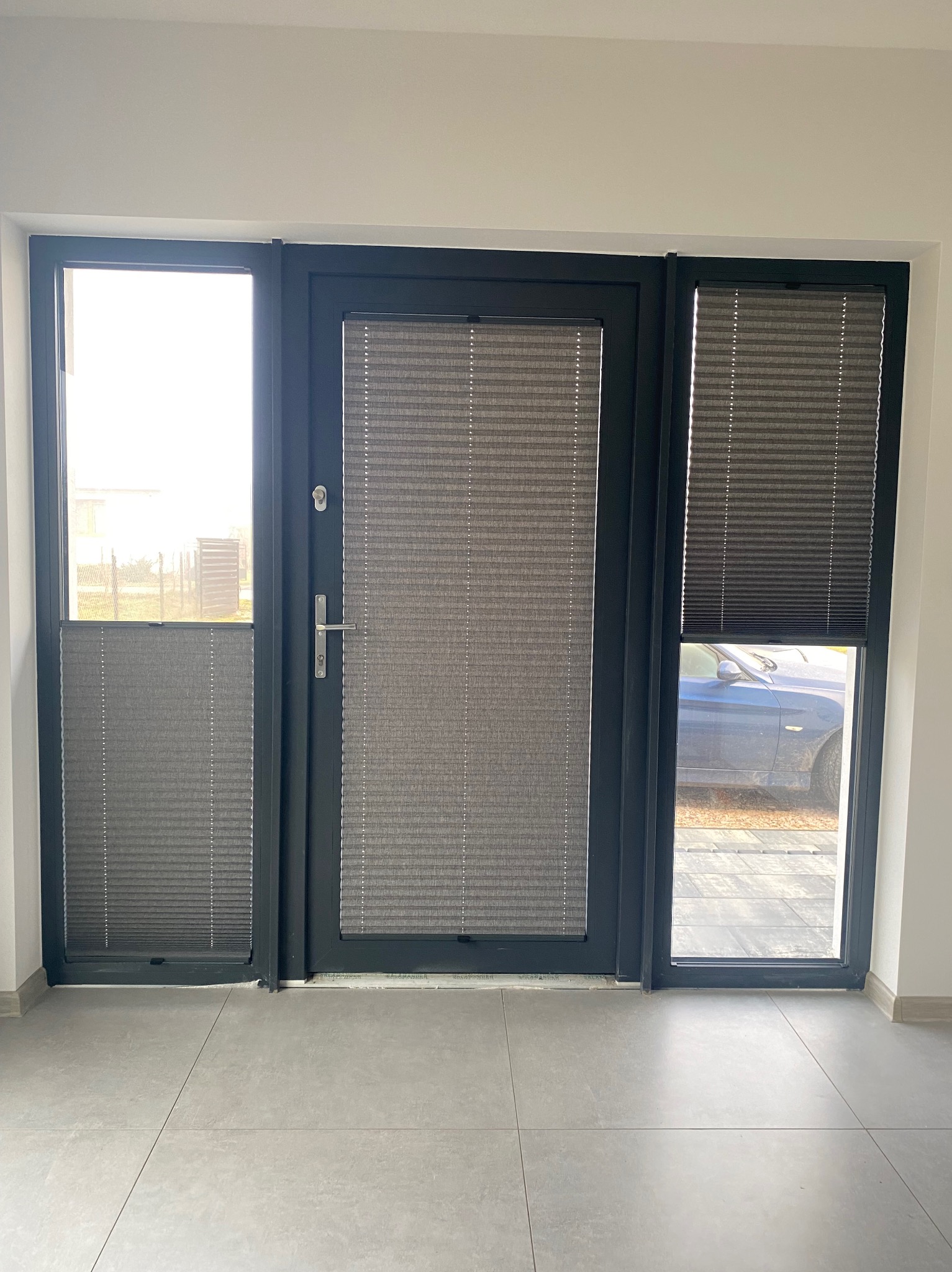 Rolety plisowane, zasłonięcie okien w różnej konfiguracji