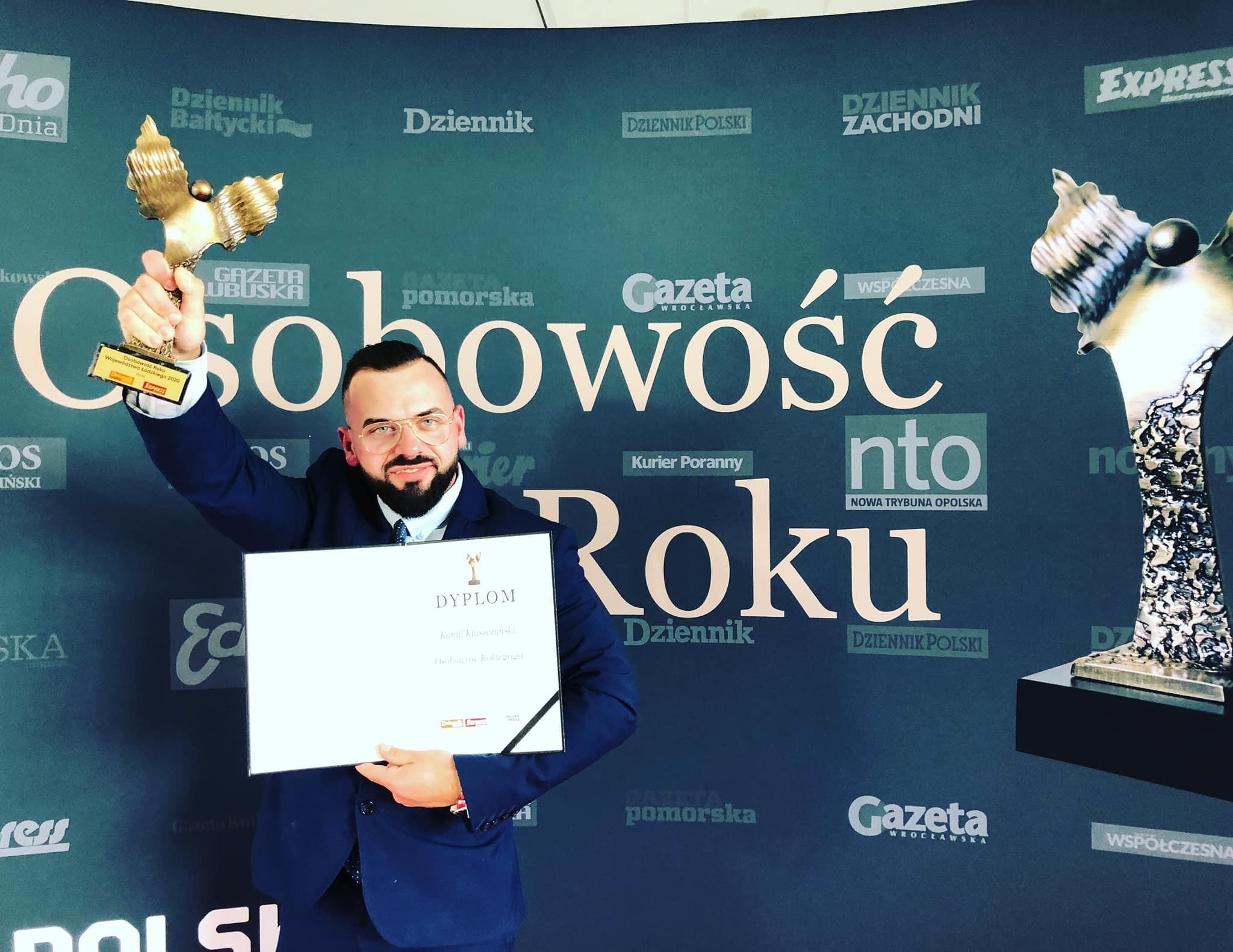 Kamil Kluszczyński z Tytułem 'Osobowość Roku 2020 w kat. Biznes' w woj. Łódzkim