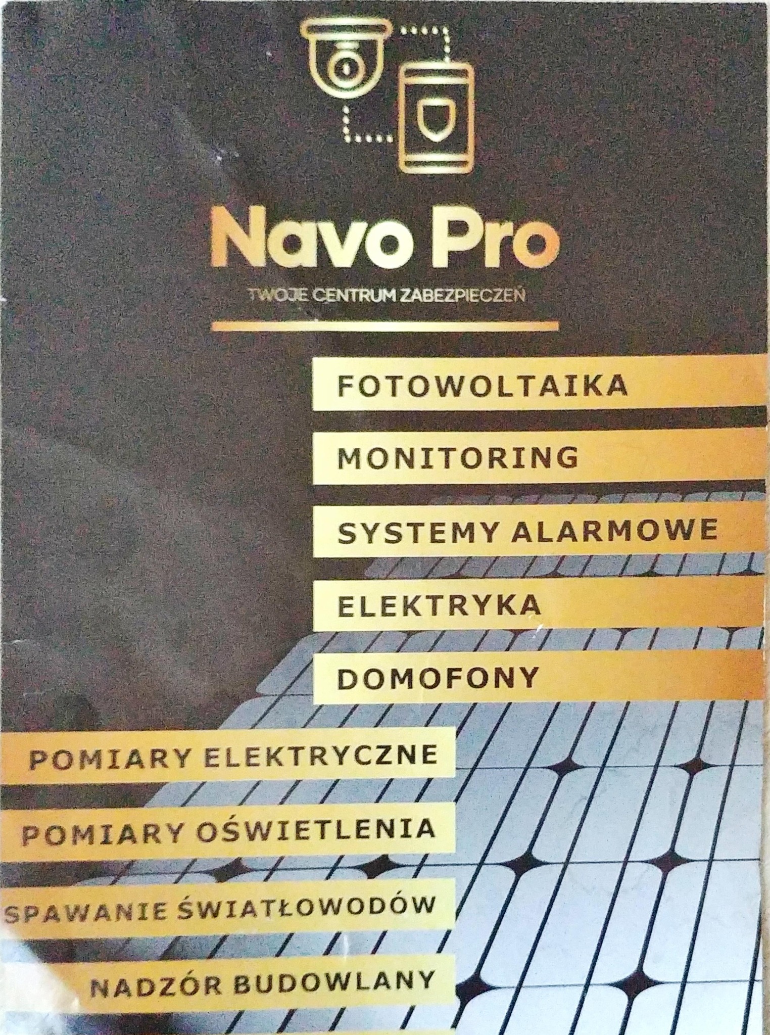 Folder reklamowy firmy Navo Pro oferującej fotowoltaikę, monitoring, systemy alarmowe, elektrykę, domofony, pomiary elektryczne i oświetlenia, spawanie światłowodów oraz nadzór budowlany. Logo...