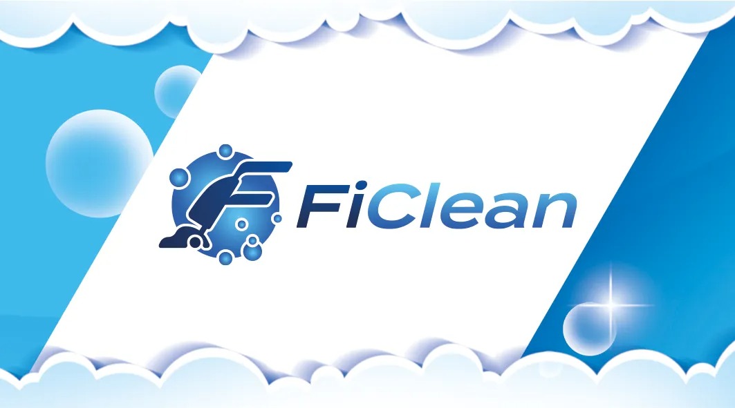 Logo firmy FiClean z symbolem odkurzacza w kółku, otoczone bąbelkami, w błękitno-białej kolorystyce z motywem chmur.
