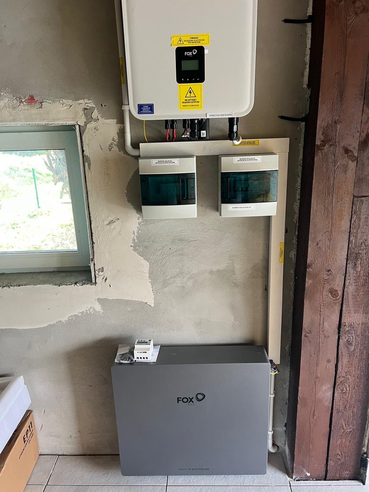 Montaż falownika i magazynu energii EP11