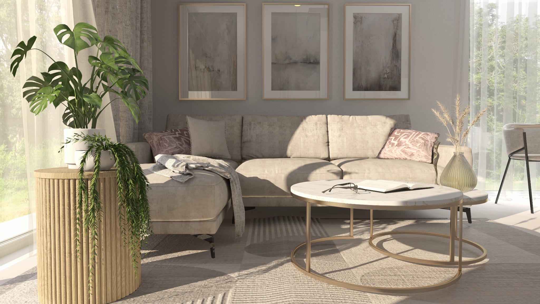 Jasny salon z beżową sofą, marmurowym stolikiem kawowym z okularami i otwartą książką, trzema abstrakcyjnymi obrazami na ścianie, roślinami doniczkowymi i krzesłem w tle.