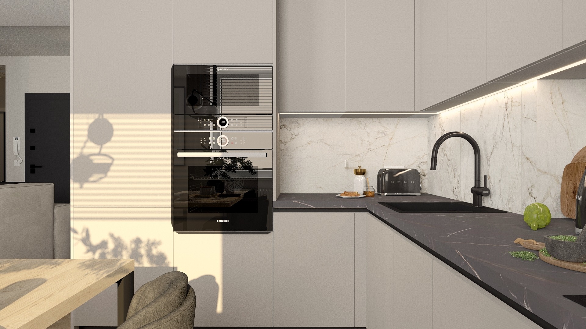 Nowoczesna kuchnia w odcieniach szarości z marmurowym backsplashiem, czarną armaturą i sprzętami AGD marki Bosch i Smeg, oświetlona ciepłym światłem słonecznym padającym przez żaluzje.