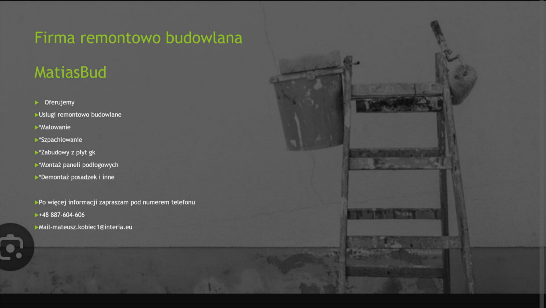 Reklama firmy remontowo-budowlanej MatiasBud z ofertą usług malarskich, szpachlowania, zabudowy płyt g-k, montażu paneli podłogowych i demontażu posadzek, na tle drabiny z wiadrem i narzędziami.
