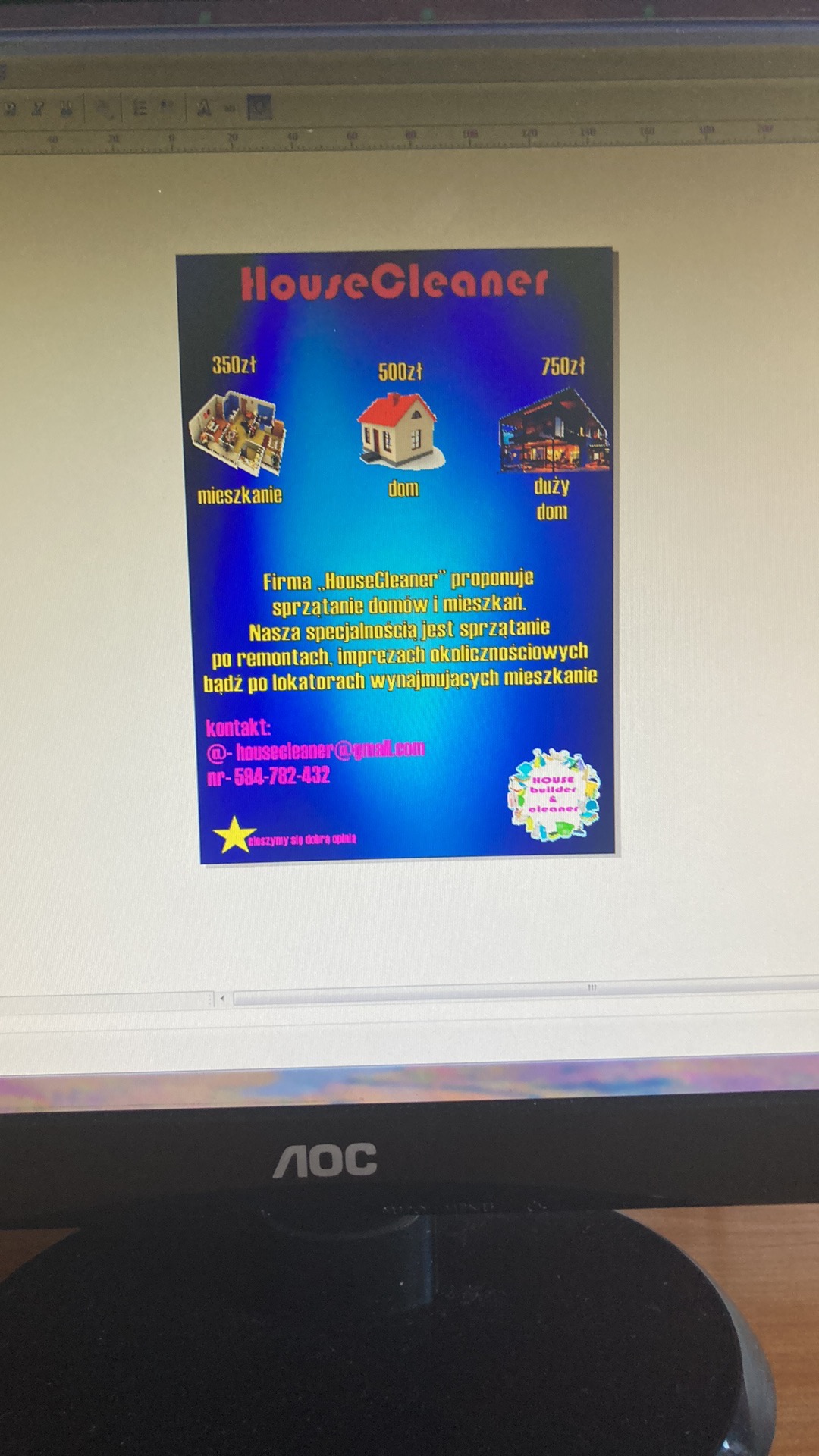 Zdjęcie ekranu monitora AOC przedstawiające ulotkę reklamową firmy sprzątającej HouseCleaner z ofertą cenową sprzątania mieszkań, domów i dużych domów, wraz z adresem email i numerem telefonu.