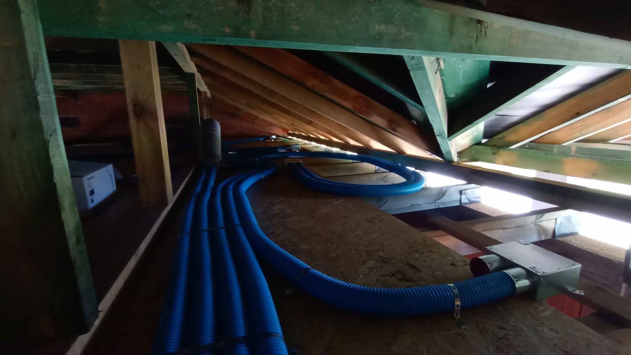 wentylacja i rekuperacja z odzyskiem wilgoci i czujnikami jakości powietrza