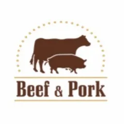 Stylizowane logo z sylwetkami krowy i świni w brązowym kolorze, umieszczone nad napisem 'Beef & Pork', otoczone półokręgiem z kropek.