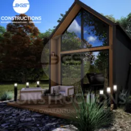 Wizualizacja nowoczesnego domu z dużym przeszkleniem, drewnianym tarasem z jacuzzi, grillem i meblami ogrodowymi, otoczonego zielenią.