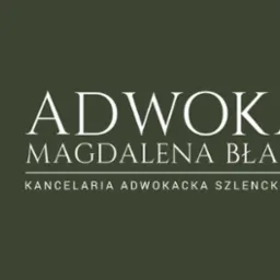 Logo Kancelarii Adwokackiej Szlencka-Błachut w Żywcu, z symbolem wagi i miecza na tle oliwkowozielonym.