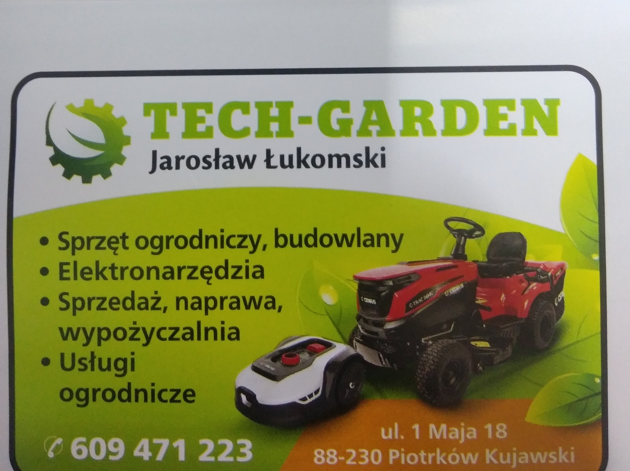 Wizytówka firmy Tech-Garden Jarosław Łukomski z ofertą sprzętu ogrodniczego, elektronarzędzi i usług. Na pierwszym planie kosiarka automatyczna i traktorek do trawy.