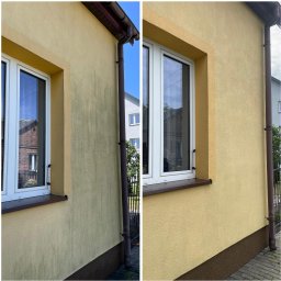 Mycie ciśnieniowe - Elewacja budynku przed i po czyszczeniu, widoczne różnice w kolorze i czystości. Okno z białą ramą, brązowa rynna. Kontrast między czystą a zabrudzoną powierzchnią.