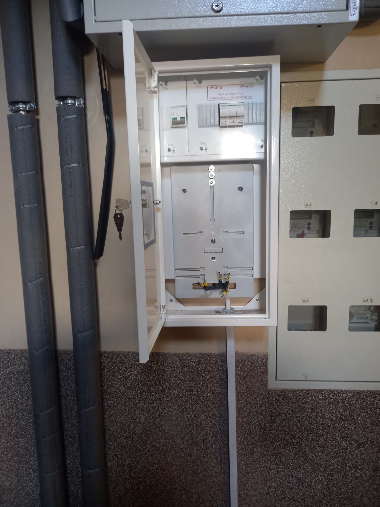 Montaż skrzynki licznikowej 3fazowej.