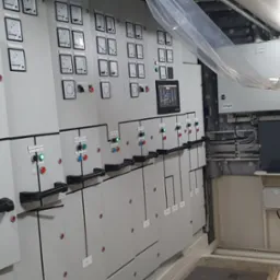 Podłaczenie i uruchomienie głownego systemu zasilania jednostki pływającej wyposażonej w napędy elektryczne