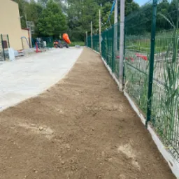 Równanie terenu pod trawnik