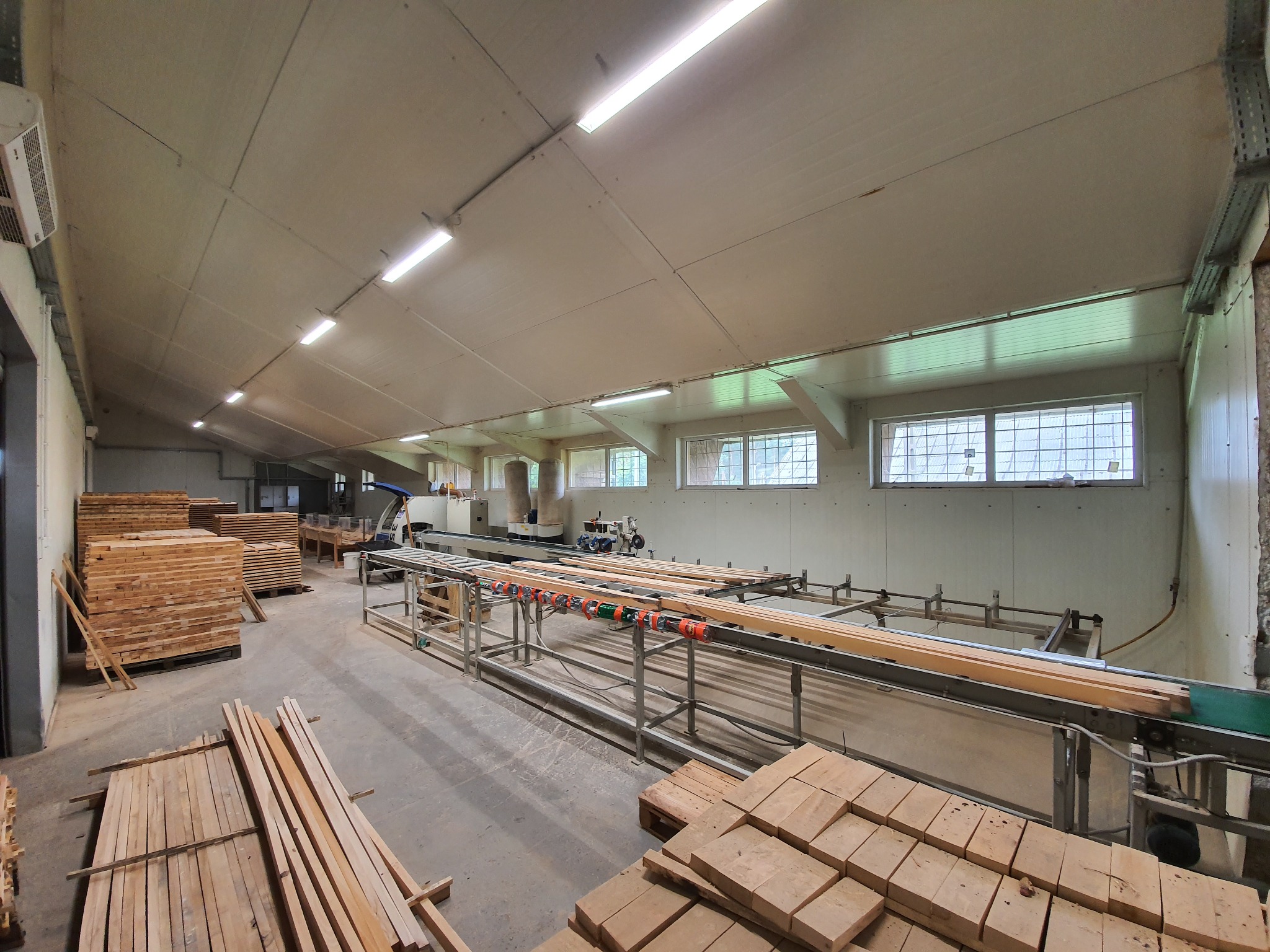 Produkcja fryzy bukowej, dębowej dla odbiorców hurtowych na WEINIG OPTICUT