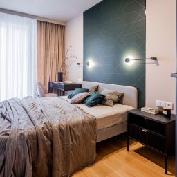 sypialnia w mieszkaniu na wynajem, projekt zrealizowany. link bezpośredni https://jsm-wnetrza.pl/pl/cms/mieszkanie-inwestycyjne-poznan-rataje-70.html