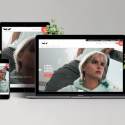 Responsywny sklep internetowy wyświetlany na laptopie Macbook, tablecie i smartfonie, z motywem roślinnym w tle. Na ekranach widoczny slider z hasłem 'Łatwe zakupy online' i zdjęciem modelki.