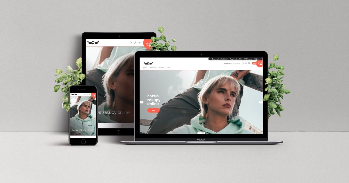 Responsywny sklep internetowy wyświetlany na laptopie Macbook, tablecie i smartfonie, z motywem roślinnym w tle. Na ekranach widoczny slider z hasłem 'Łatwe zakupy online' i zdjęciem modelki.