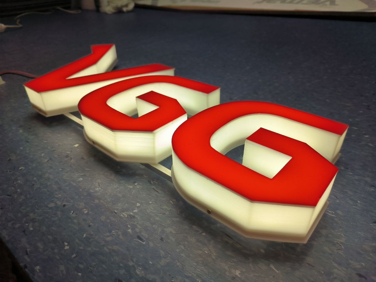 Litery podświetlane LED