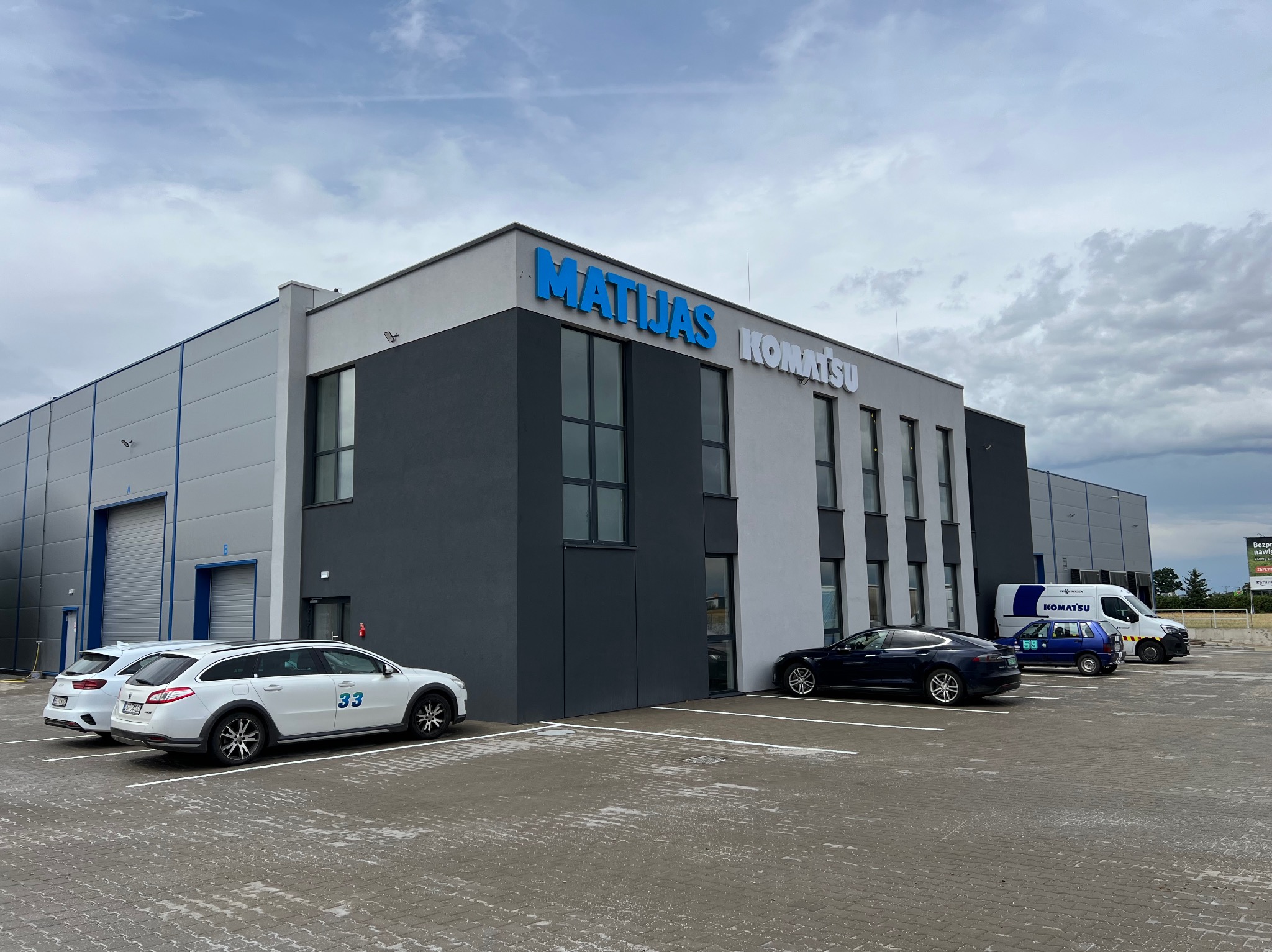 Hala magazynowa z budynkiem socjalnym o powierzchni 2300 m2