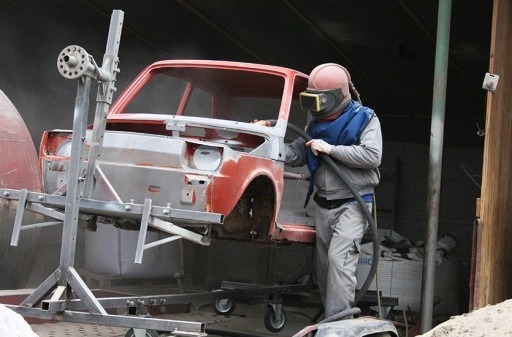 Piaskowanie to profesjonalna i skuteczna metoda oczyszczania różnego rodzaju powierzchni.