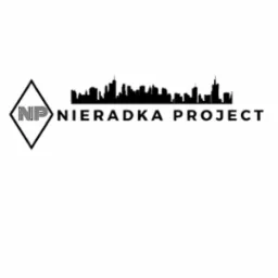 Logo firmy Nieradka Project z sylwetką miasta w tle i inicjałami NP w rombie.