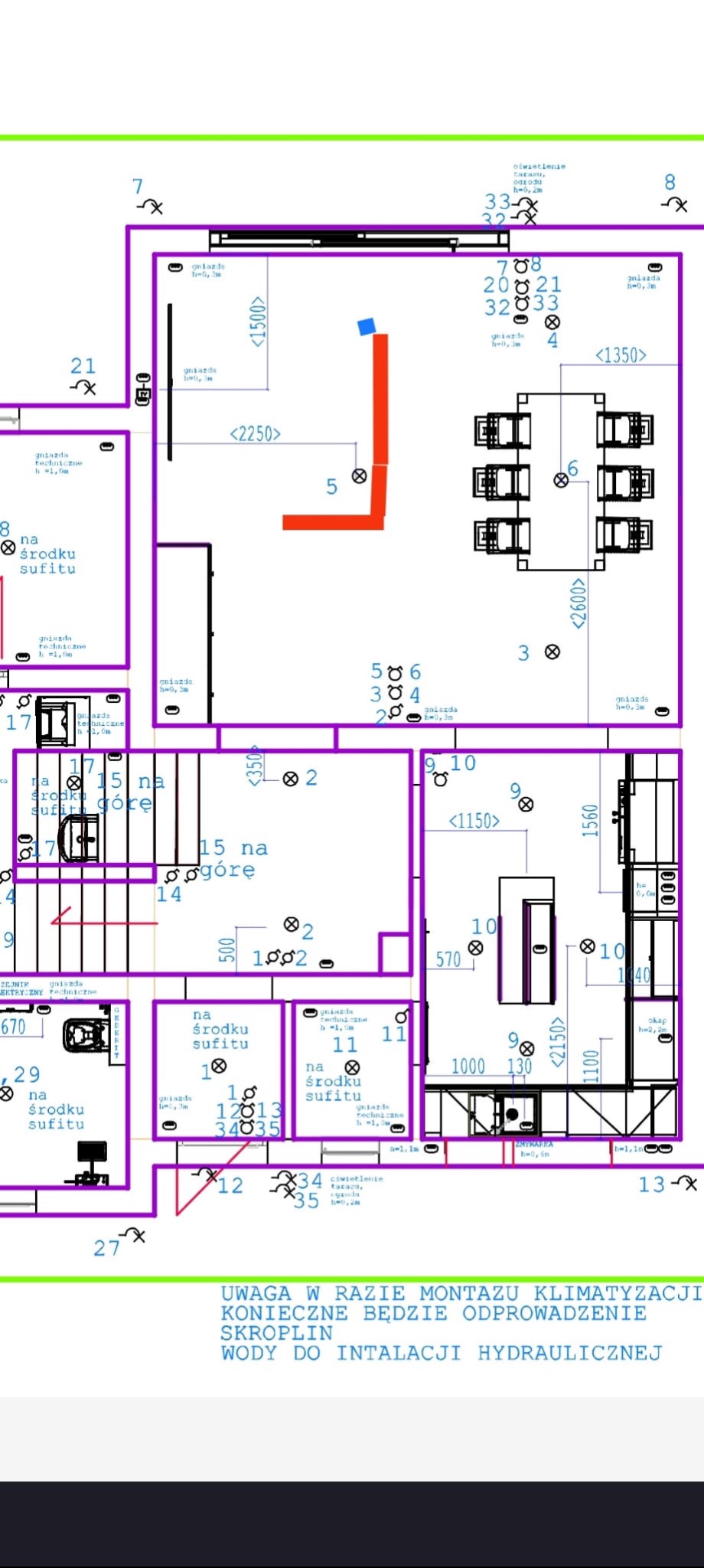 Plan instalacji elektrycznej mieszkania z zaznaczonymi punktami oświetleniowymi, gniazdami i wymiarami pomieszczeń.