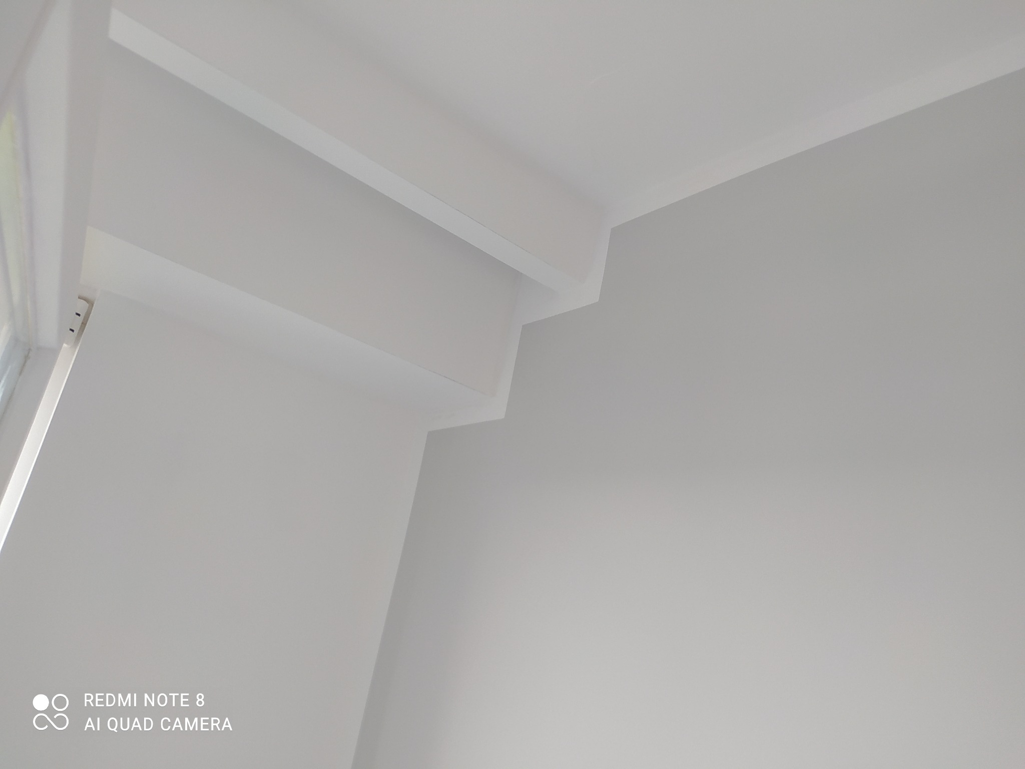 Zabudowa karniszy na firanki